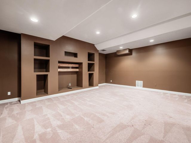 9083 Tartan Fields Drive, Dublin, OH 43017