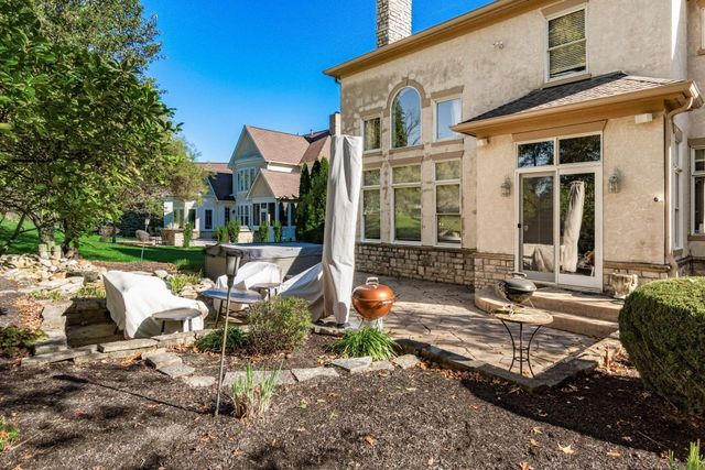 9083 Tartan Fields Drive, Dublin, OH 43017