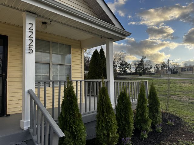 2225 Cruzen St, Nashville, TN 37211
