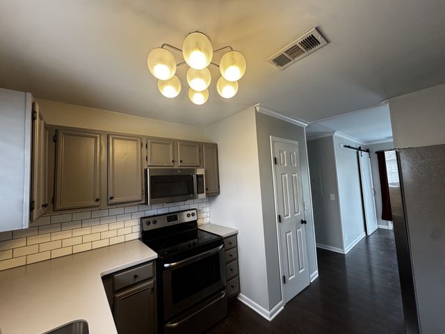 2225 Cruzen St, Nashville, TN 37211