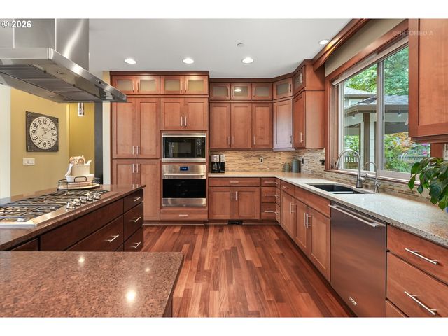 1214 Sw OPHELIA St, Portland, OR 97219
