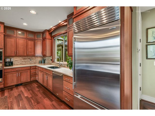 1214 Sw OPHELIA St, Portland, OR 97219