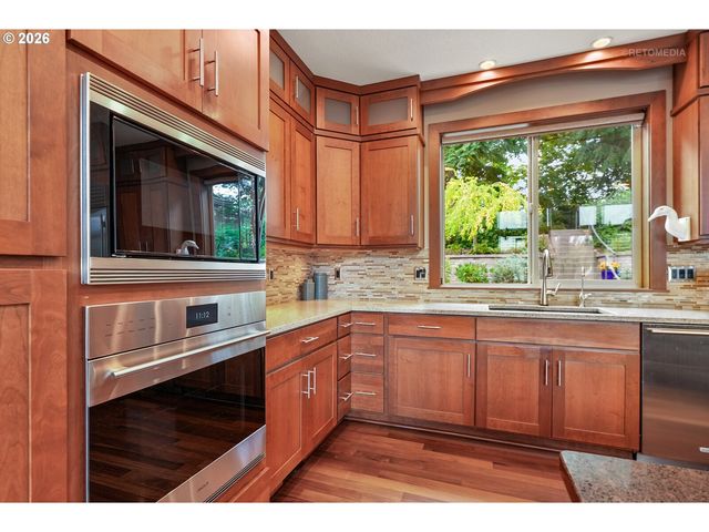 1214 Sw OPHELIA St, Portland, OR 97219