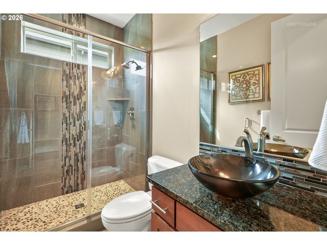 1214 Sw OPHELIA St, Portland, OR 97219