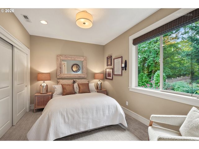 1214 Sw OPHELIA St, Portland, OR 97219