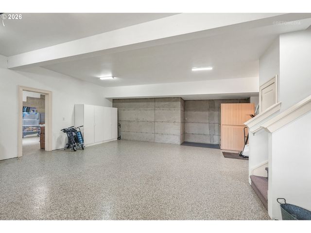 1214 Sw OPHELIA St, Portland, OR 97219