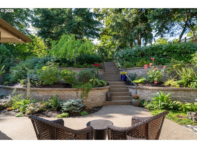 1214 Sw OPHELIA St, Portland, OR 97219