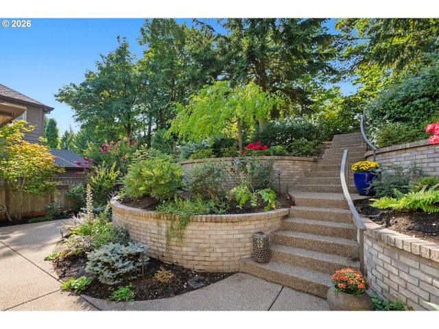 1214 Sw OPHELIA St, Portland, OR 97219