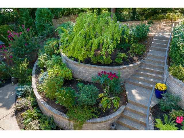 1214 Sw OPHELIA St, Portland, OR 97219