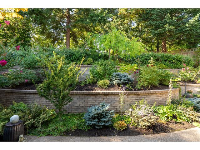 1214 Sw OPHELIA St, Portland, OR 97219