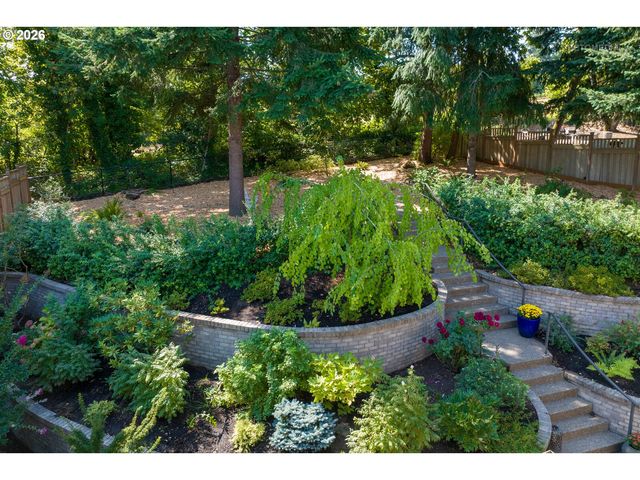1214 Sw OPHELIA St, Portland, OR 97219