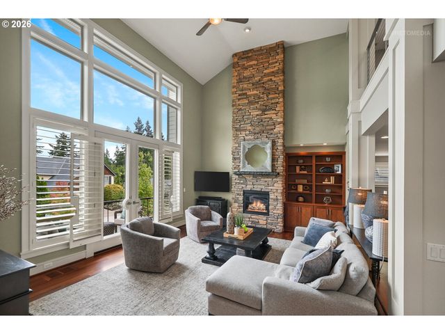 1214 Sw OPHELIA St, Portland, OR 97219