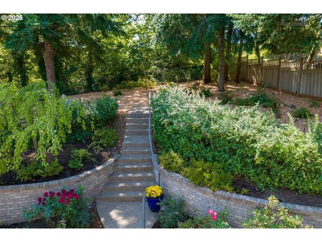 1214 Sw OPHELIA St, Portland, OR 97219