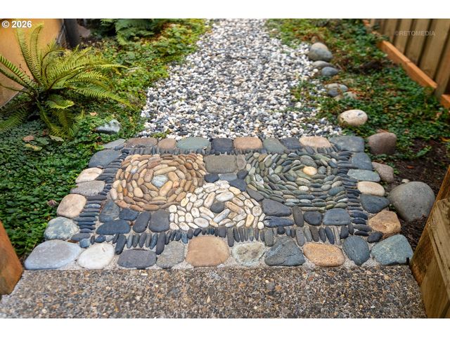 1214 Sw OPHELIA St, Portland, OR 97219