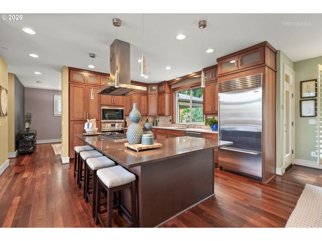 1214 Sw OPHELIA St, Portland, OR 97219