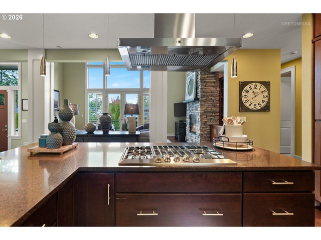 1214 Sw OPHELIA St, Portland, OR 97219