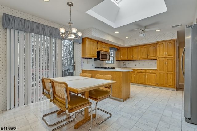 11 Wood Dr, Parsippany-troy Hills Twp., NJ 07950