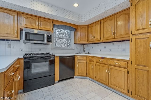 11 Wood Dr, Parsippany-troy Hills Twp., NJ 07950