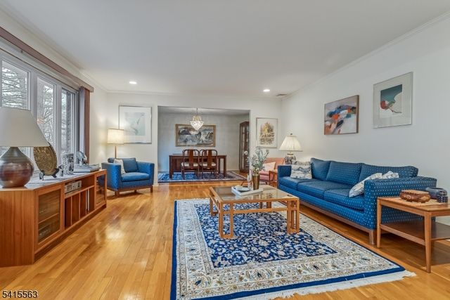 11 Wood Dr, Parsippany-troy Hills Twp., NJ 07950