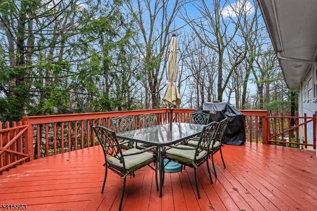 11 Wood Dr, Parsippany-troy Hills Twp., NJ 07950