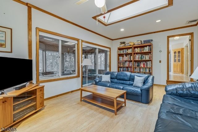 11 Wood Dr, Parsippany-troy Hills Twp., NJ 07950