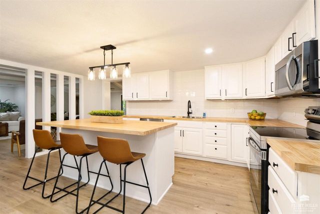 4622 Freeman Road, Manhattan, KS 66503