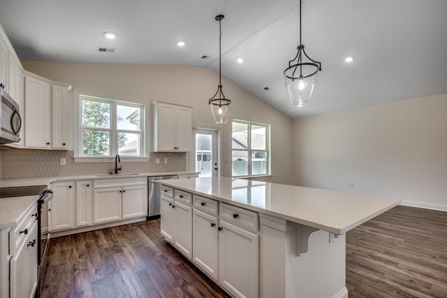 600 Canborough Lane, Murrells Inlet, SC 29576