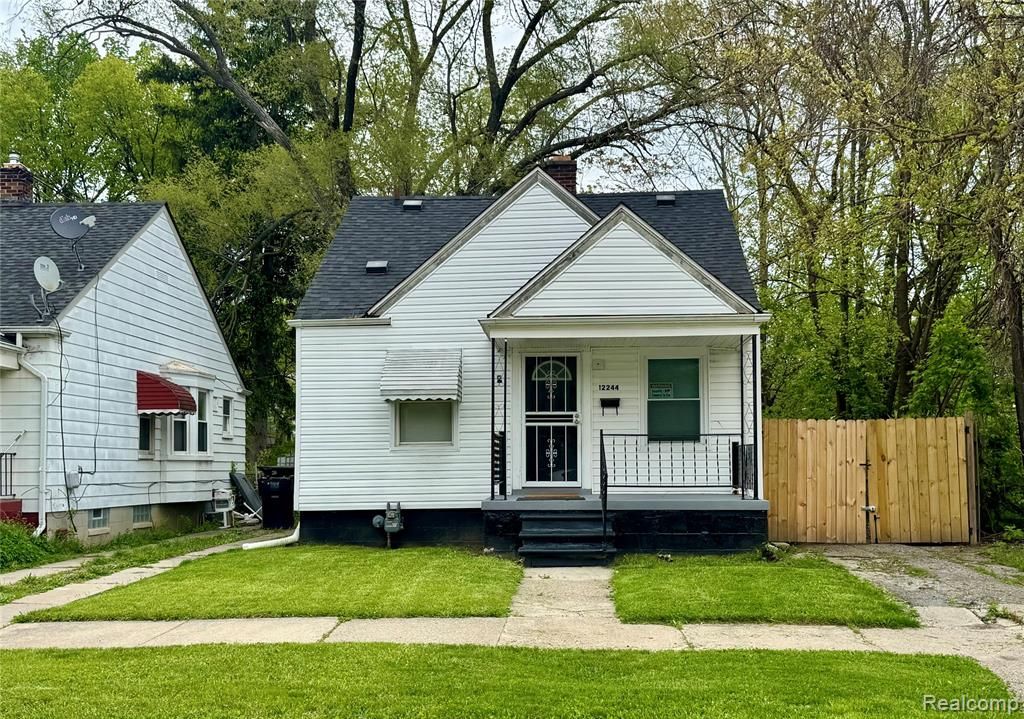 12244 Woodmont Avenue, Detroit, MI 48227