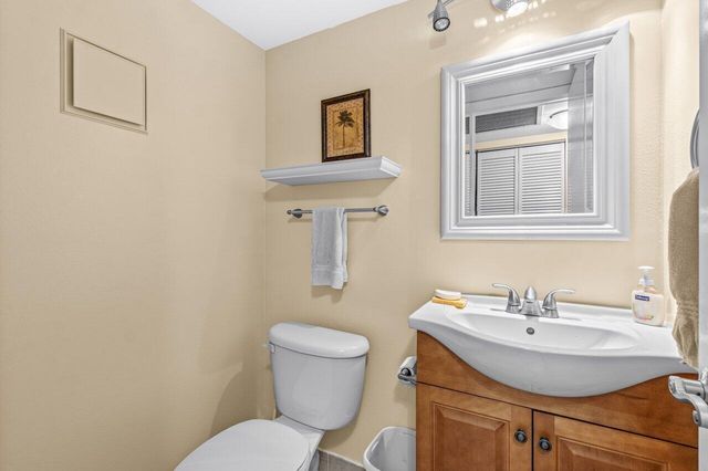 68 Suffolk B 68, Boca Raton, FL 33434