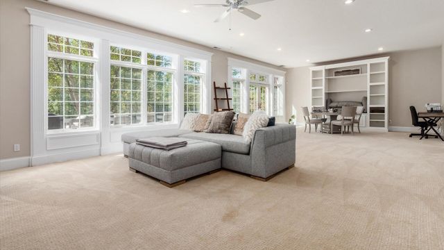 3425 Regans Way, Zanesville, OH 43701