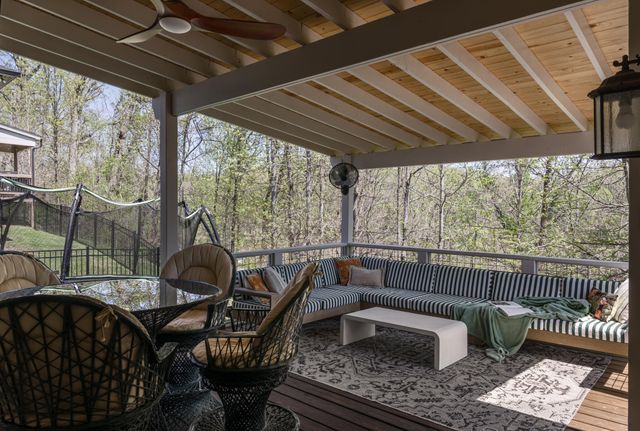 8033 Still Spring Ridge Dr, Nashville, TN 37221