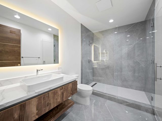 2010 Lavigne Lane, Northbrook, IL 60062
