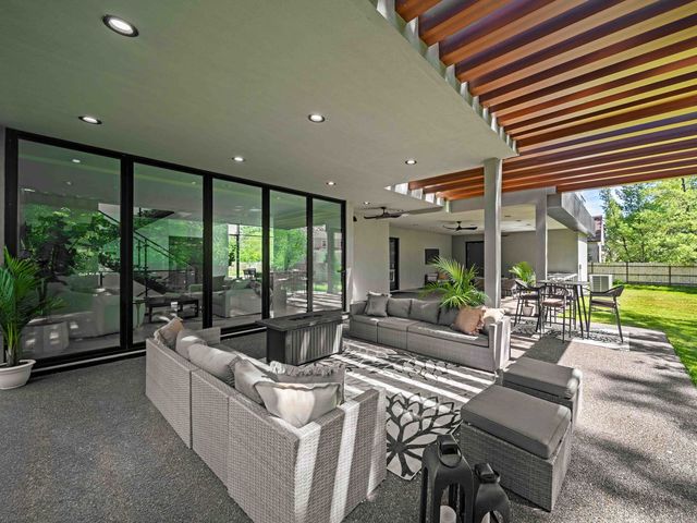 2010 Lavigne Lane, Northbrook, IL 60062