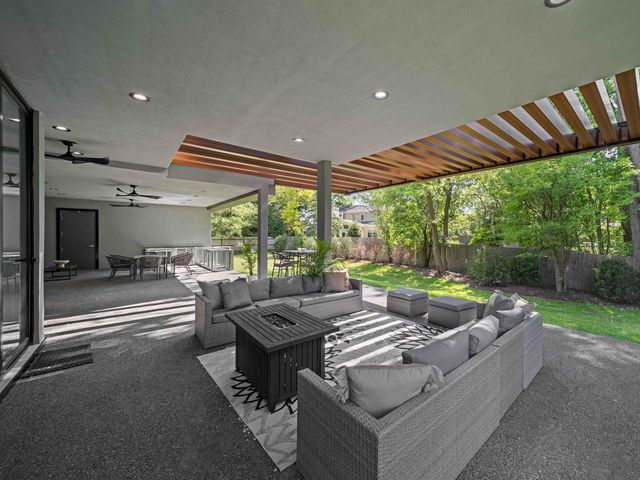 2010 Lavigne Lane, Northbrook, IL 60062