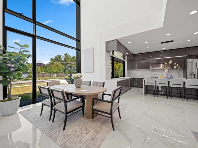 2010 Lavigne Lane, Northbrook, IL 60062