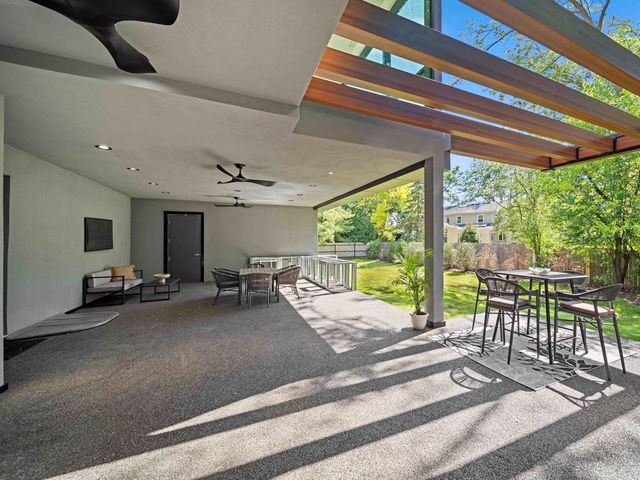 2010 Lavigne Lane, Northbrook, IL 60062