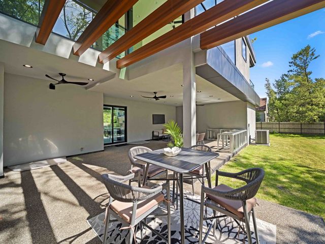 2010 Lavigne Lane, Northbrook, IL 60062