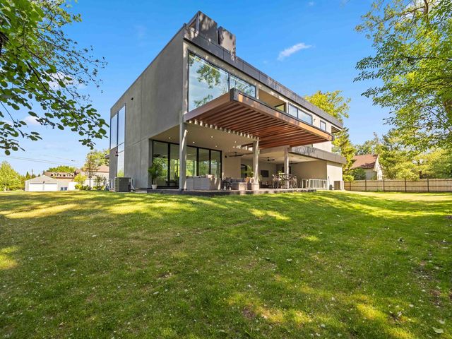 2010 Lavigne Lane, Northbrook, IL 60062