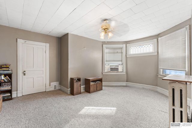 2526 S 10th Street, Omaha, NE 68108