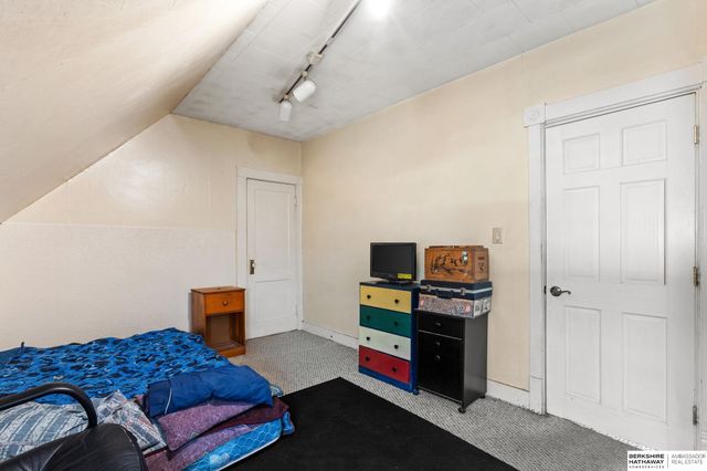 2526 S 10th Street, Omaha, NE 68108