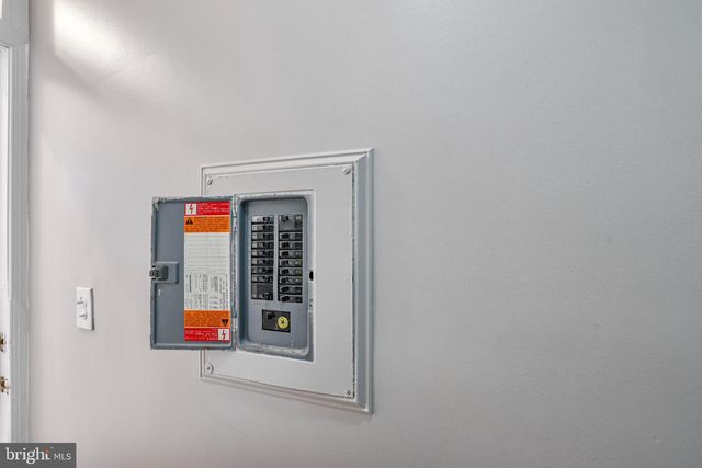 302 V ST NE, Washington, DC 20002