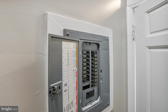 302 V ST NE, Washington, DC 20002