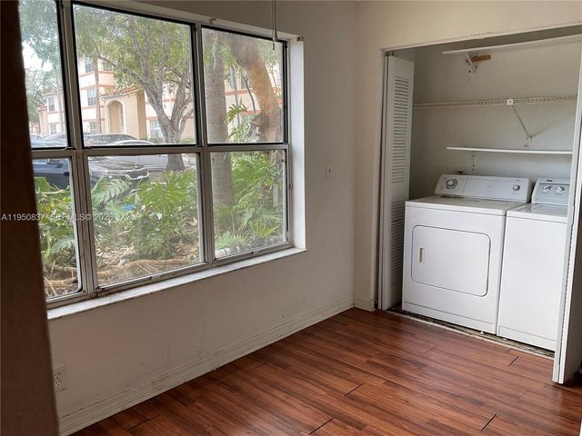 3320 N Pinewalk Dr N 1715, Margate, FL 33063