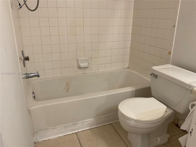 3320 N Pinewalk Dr N 1715, Margate, FL 33063