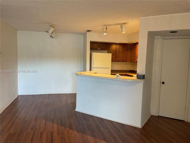 3320 N Pinewalk Dr N 1715, Margate, FL 33063