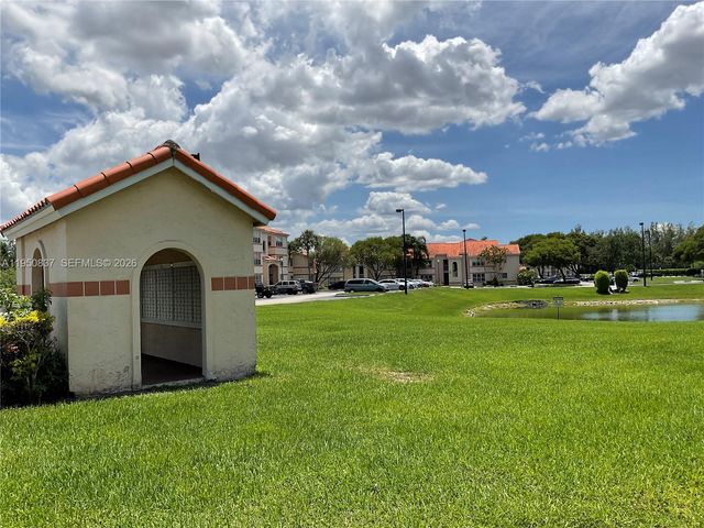 3320 N Pinewalk Dr N 1715, Margate, FL 33063