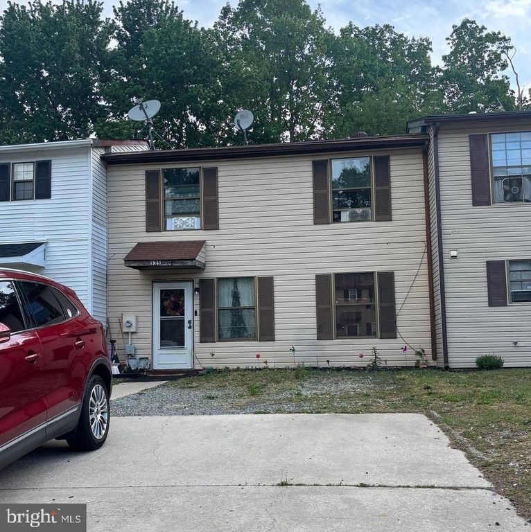 135 HAMPSHIRE RD, Sicklerville, NJ 08081