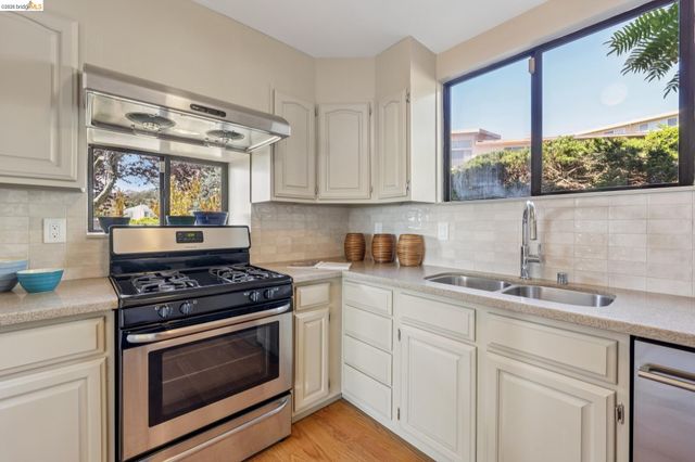 955 Galvin Dr, El Cerrito, CA 94530