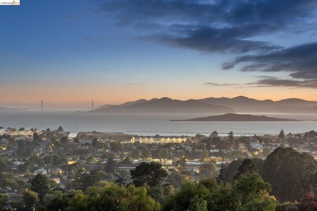 955 Galvin Dr, El Cerrito, CA 94530