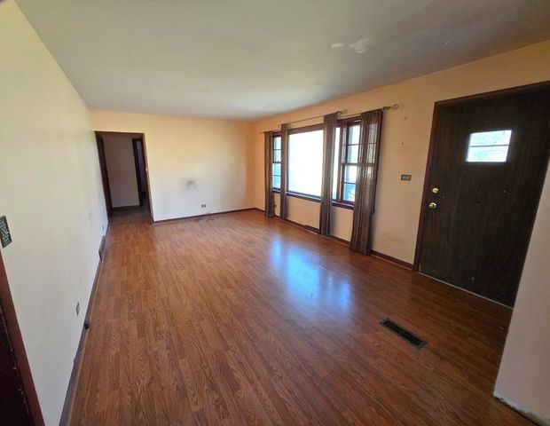 33 W 55th Street, Westmont, IL 60559